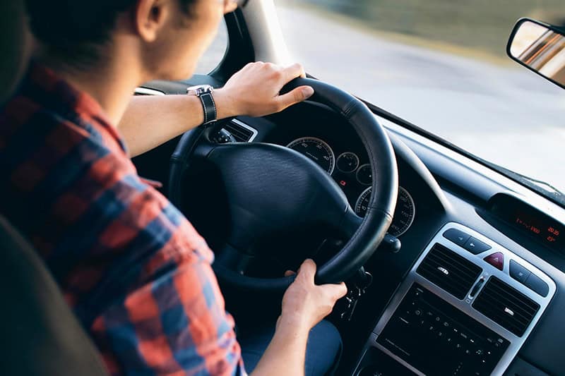 Passer son permis de conduire : un atout pour booster sa carrière
