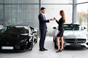 Puis-je louer une voiture de luxe ou de sport ? À quelles conditions ?